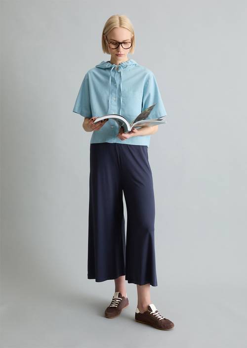 Pantalones anchos de punto Blue Depths en vista frontal