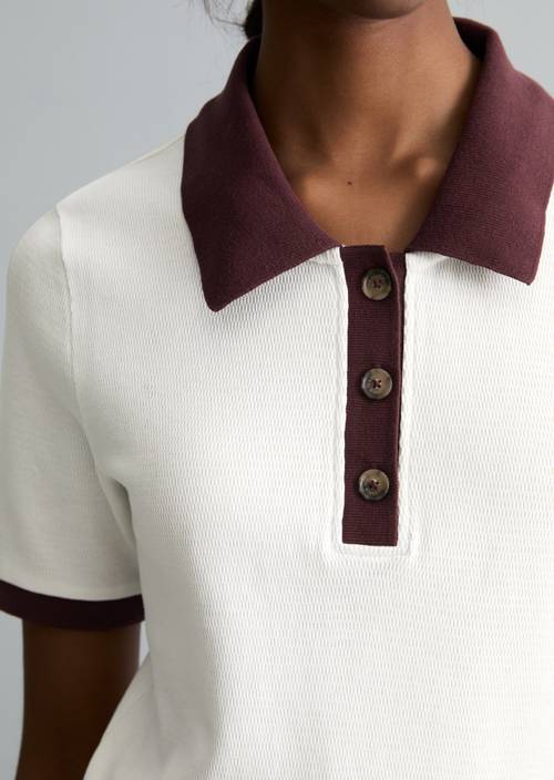 Polo structuré slim Offwhite en vue détaillée