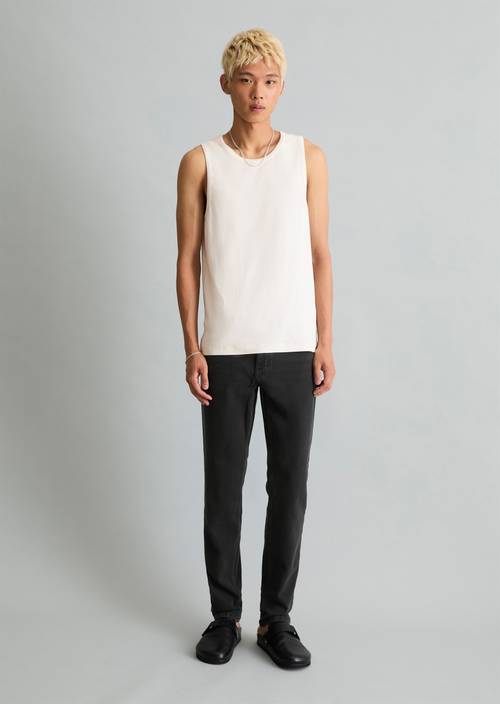 Jeans modèle Aric tapered Black en vue de face