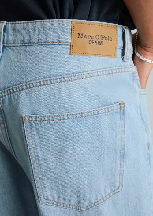 Jeans modèle Runne tapered Bright Blue en vue détaillée