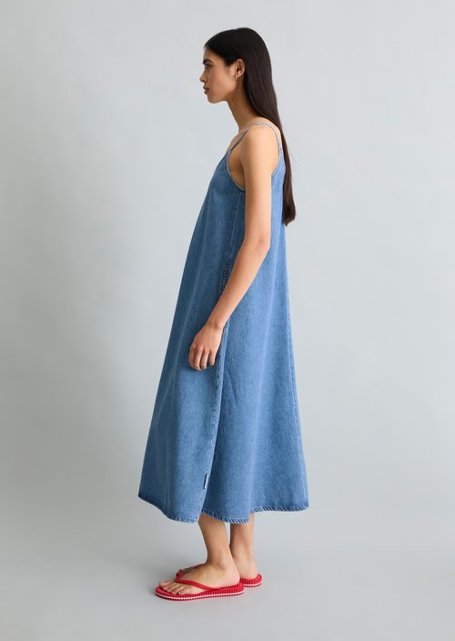 Relaxed denim strap dress — Medium Blue