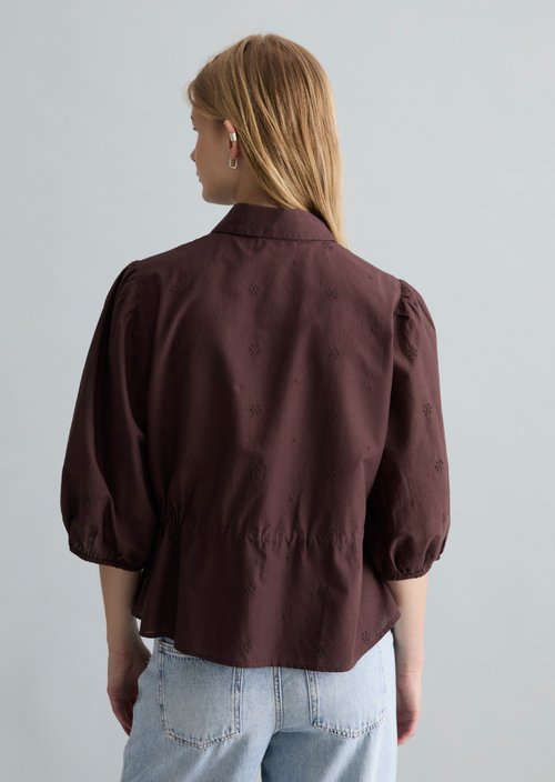 Broderie anglaise blouse regular — Burnt Aubergine