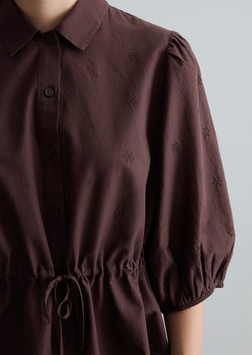 Broderie anglaise blouse regular — Burnt Aubergine
