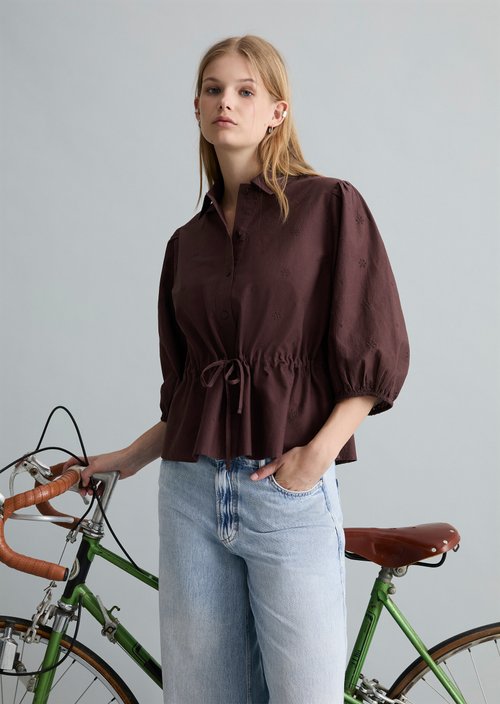 Broderie anglaise blouse regular — Burnt Aubergine