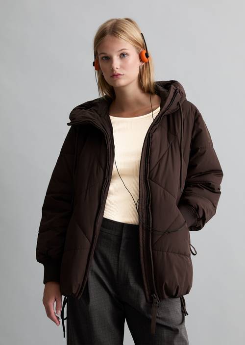 Lange Kapuzen-Steppjacke relaxed Espresso Brown in Frontalansicht