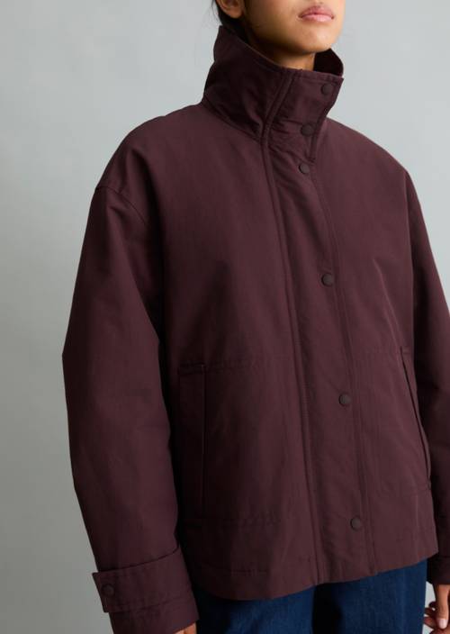 Outdoor-Jacke relaxed Burnt Aubergine in Detailansicht