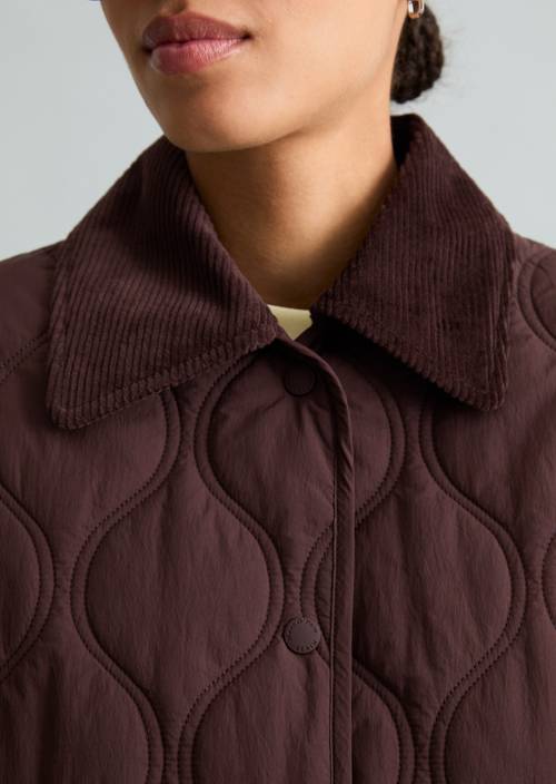 Gewatteerd jack in schuurstijl regular Espresso Brown in detailaanzicht