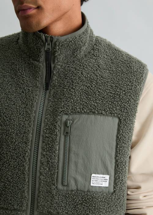 Regular Teddy Vest Green Jasper in detail view