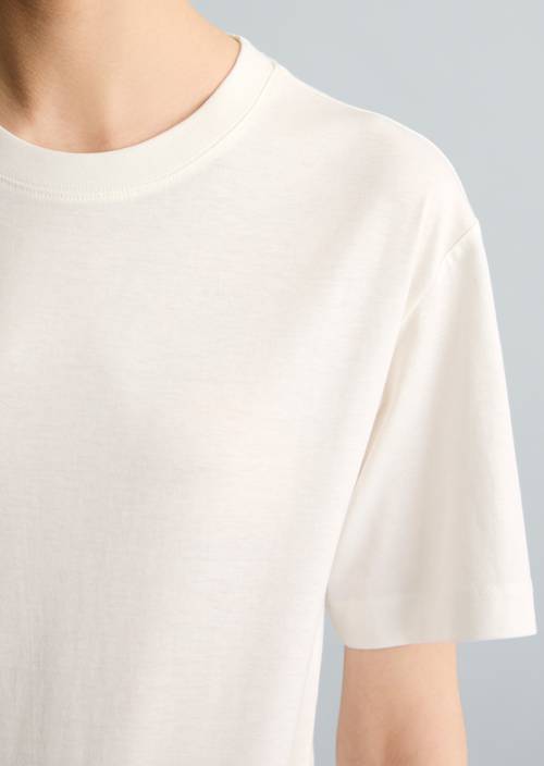 Základní obyčejné tričko Silky White v detailním pohledu