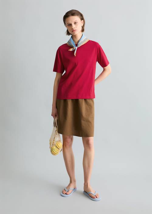 Základní obyčejné tričko Vivid Cherry v předním pohledu