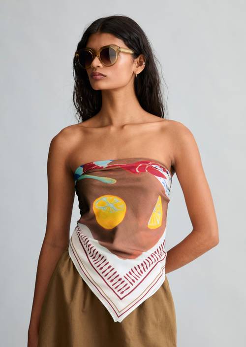 Gemustertes Tuch Offwhite getragen am Model