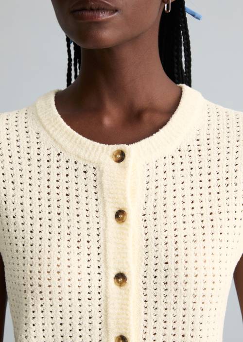Sleeveless cardigan slim Creamy White in detail view