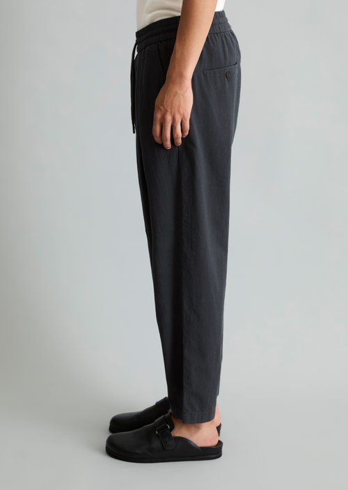 Regular seersucker trousers — Peppercorn Grey