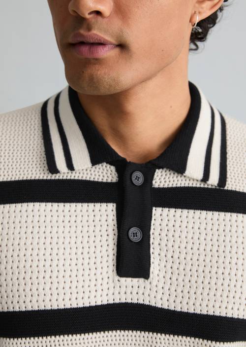 Gebreide polo regular Offwhite in detailaanzicht