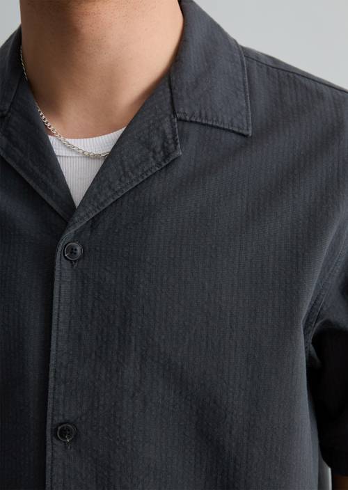 Chemise en seersucker regular Peppercorn Grey en vue détaillée