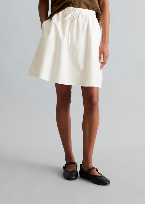 Short skirt A-shape — Silky White