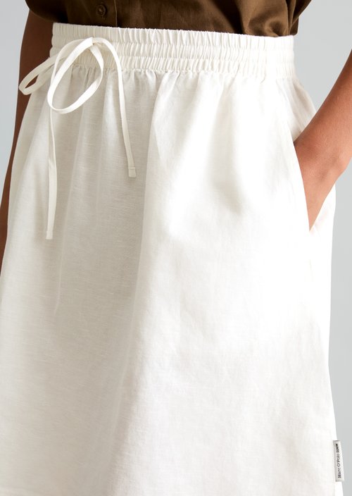 Short skirt A-shape — Silky White