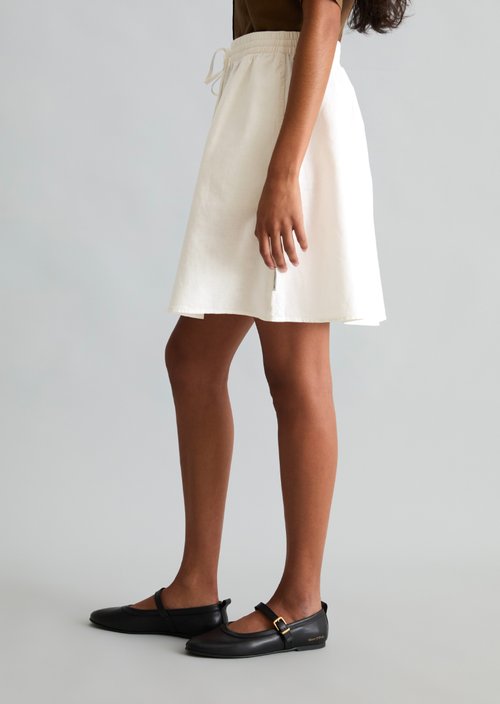 Short skirt A-shape — Silky White