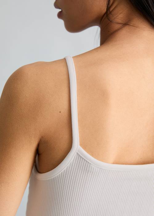 Top à bretelles spaghetti slim Silky White en vue détaillée