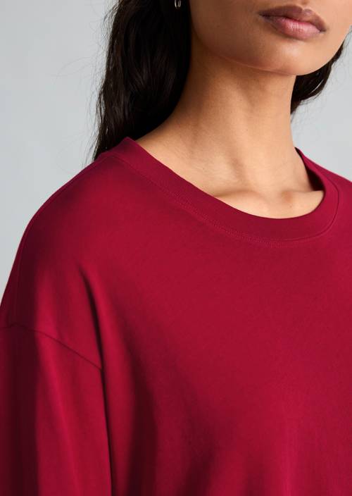Longsleeve relaxed Vivid Cherry in Detailansicht