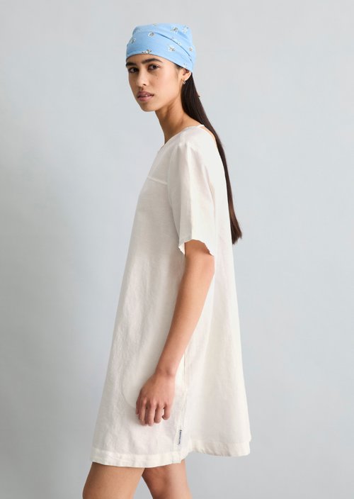 Dress relaxed — Silky White