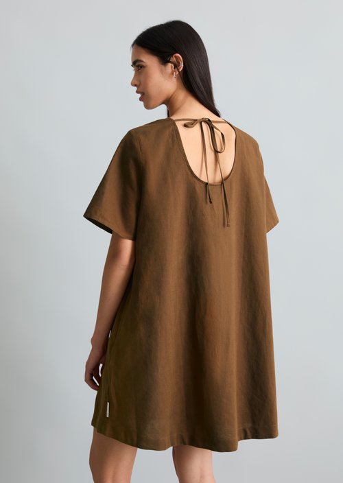 Dress relaxed — Umbra Brown
