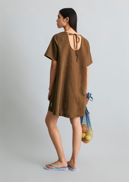 Dress relaxed — Umbra Brown