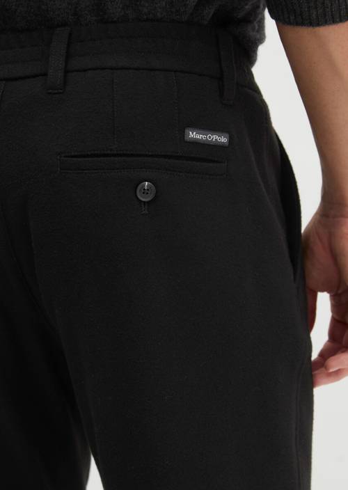 Pants Model Osby Jogger pleats tapered Black in detail view