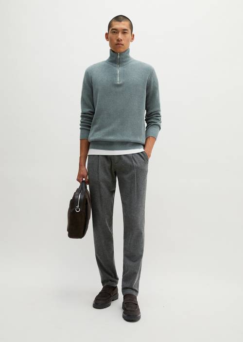 Pants Model Osby Jogger pleats tapered Dark Grey Melange in front view