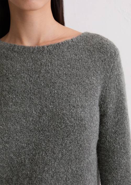 Bouclé trui regular Rocky Grey Melange in detailaanzicht