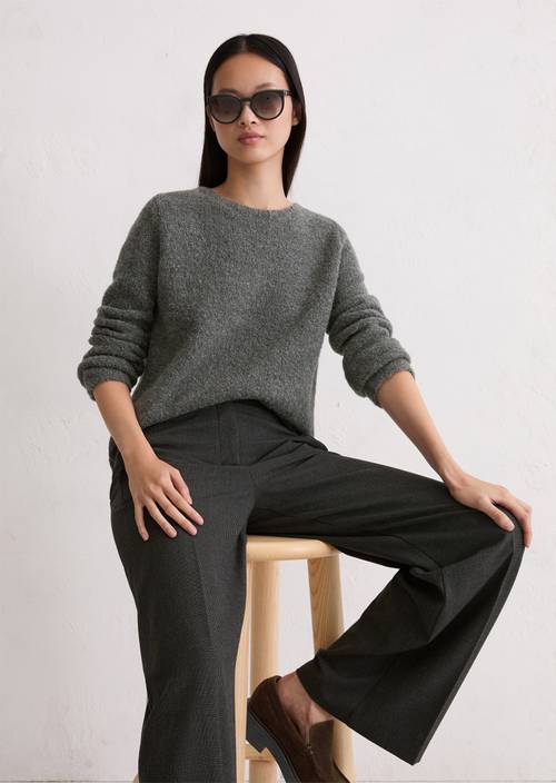 Bouclé trui regular Rocky Grey Melange in vooraanzicht