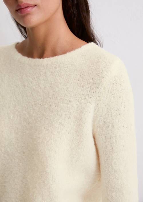 Bouclé trui regular White Cotton in detailaanzicht
