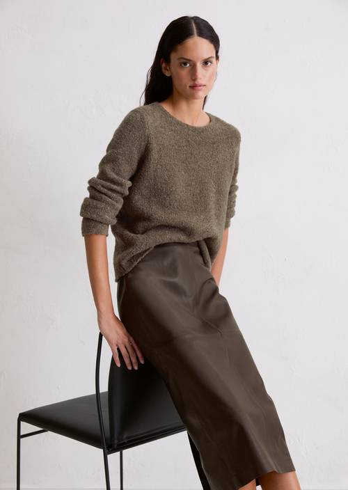 Bouclé trui regular Shaded Brown Melange in vooraanzicht