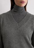 Relaxed V-neck sweater made from a soft merino wool blend - gray