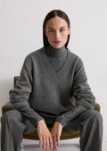 Relaxed V-neck sweater made from a soft merino wool blend - gray
