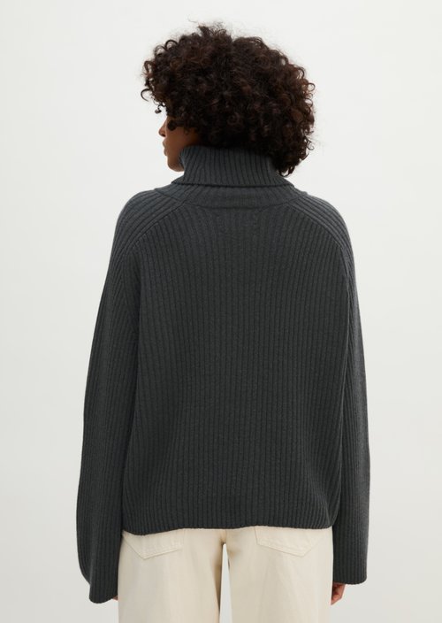 Ribbed turtleneck sweater loose — Broken Graphite