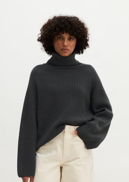 Ribbed turtleneck sweater loose — Broken Graphite