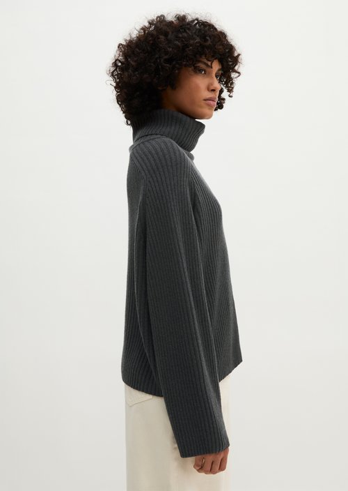 Ribbed turtleneck sweater loose — Broken Graphite