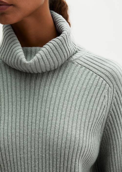 Ribbed turtleneck sweater loose Foggy Blue in detail view
