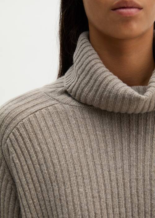 Pull à col roulé côtelé loose Stone Taupe Melange en vue détaillée