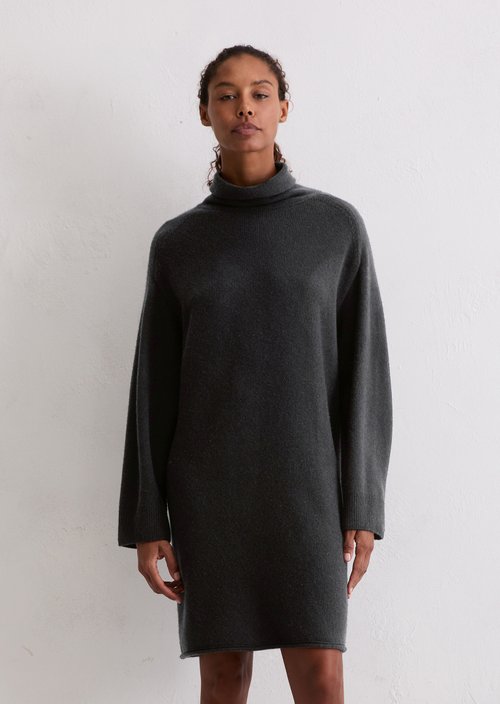 Relaxed knit dress — Black