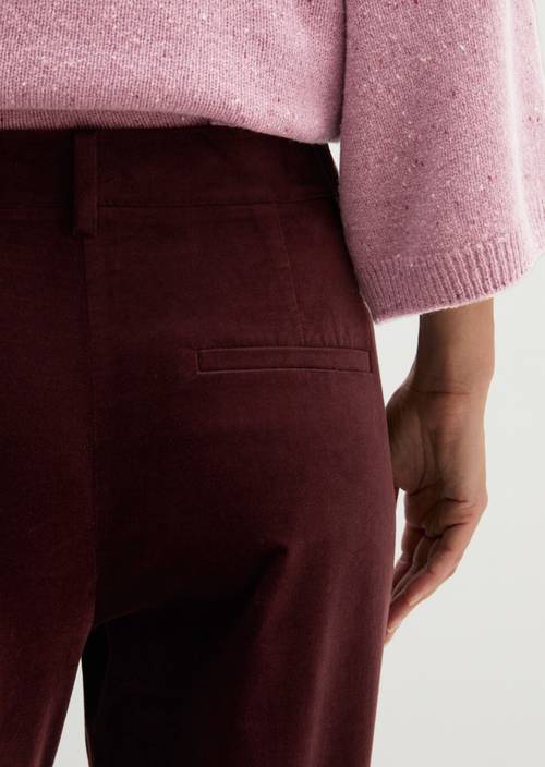 Pantalon en velours conique Black Cherry en vue détaillée