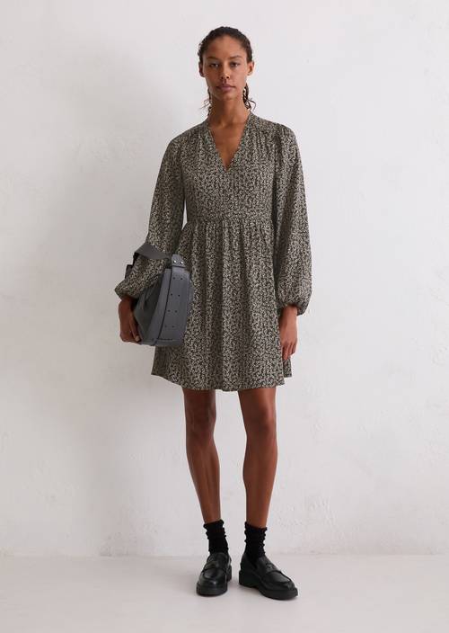 Jurk met print los Dark Grey in vooraanzicht