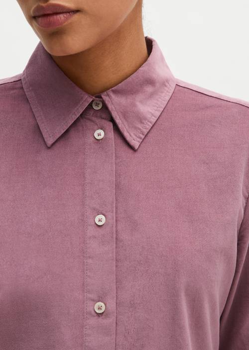 Samtbluse fitted Gentle Mauve in Detailansicht