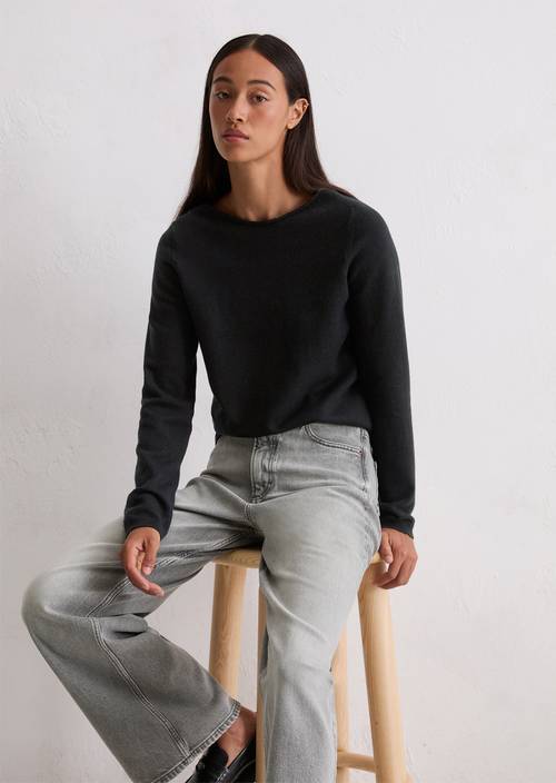 Basic gebreide trui regular Black in vooraanzicht