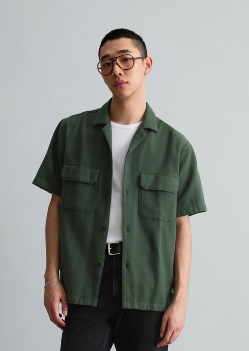 Regular short-sleeved shirt — Moss Green