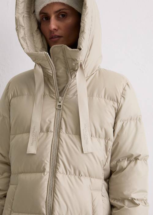 Donsjas met capuchon in de vorm van Chalky Mauve in detailaanzicht