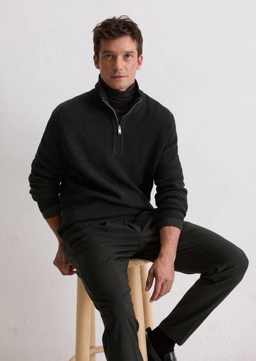 Troyer regular Dark Grey Melange en vista frontal