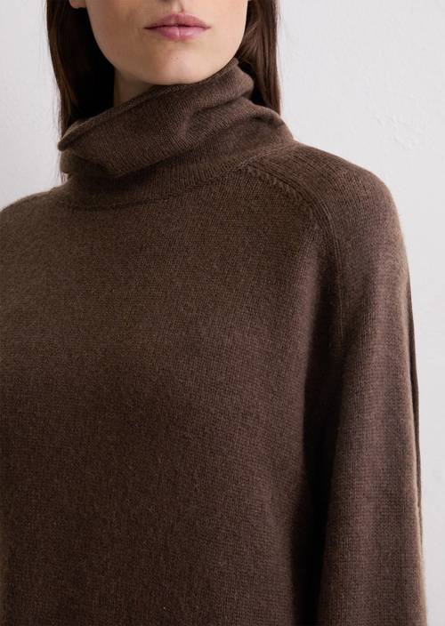 Relaxte gebreide jurk Shaded Brown in detailaanzicht