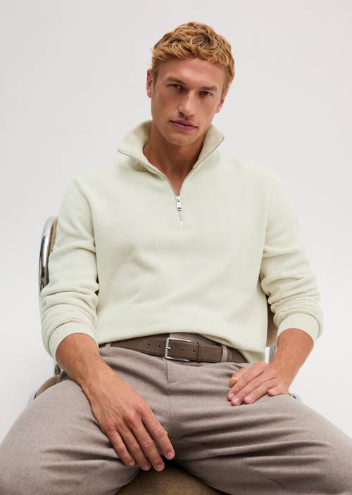 Troyer regular White Cotton in front view
